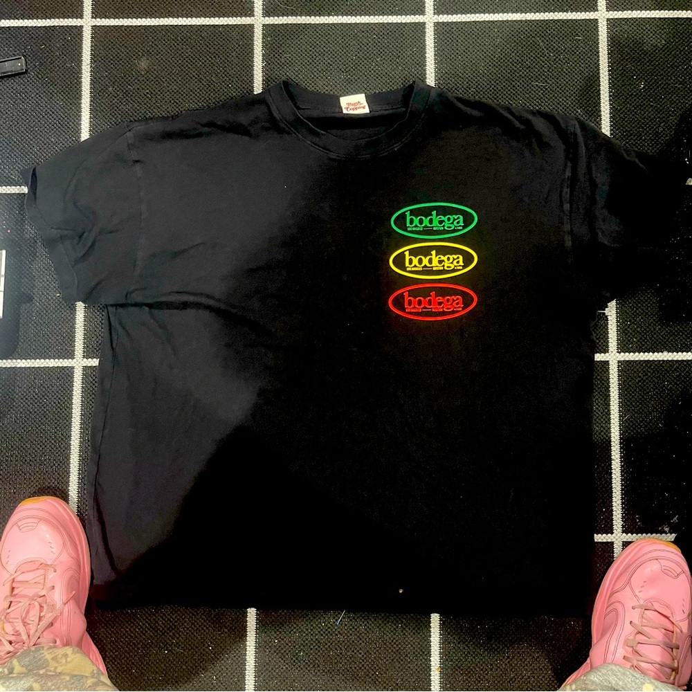 BODEGA NYC GRAPHIC TEE MEN’S XXL GREAT BROKEN IN CONDITION